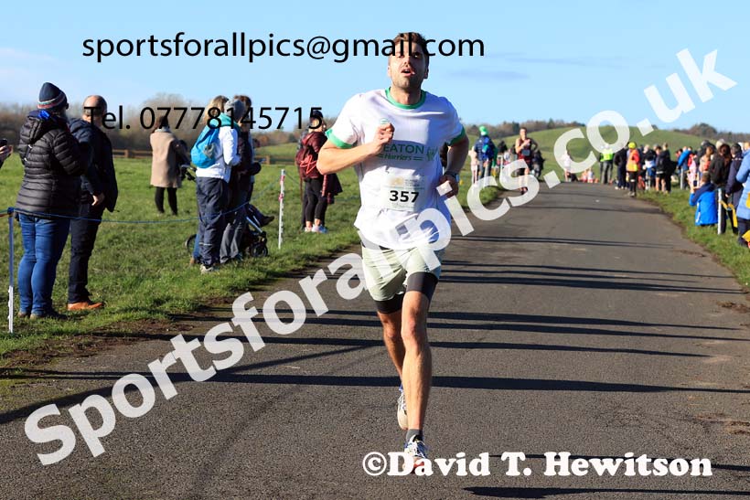 Senior Men and Womens 2023 Heaton Memorial 10k Road Race, Newcastle Town Moor, Newcastle.  Photo: David T. Hewitson/Sports for All Pics